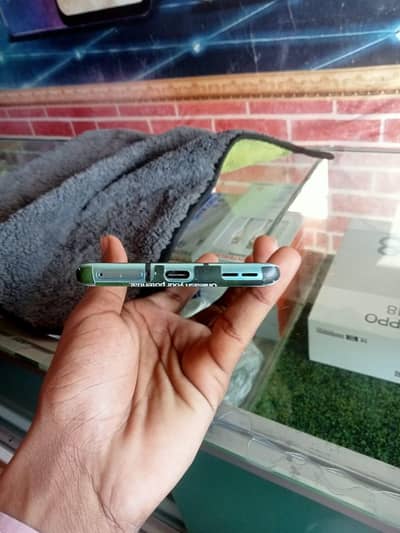 OnePlus 8 9.5/10 Condition just back brack