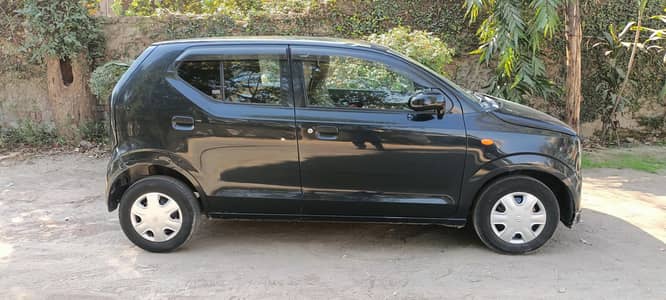 SUZUKI ALTO 15/19 BAHIR SY SHAWAR HAI  andar sy  total ganiun hai