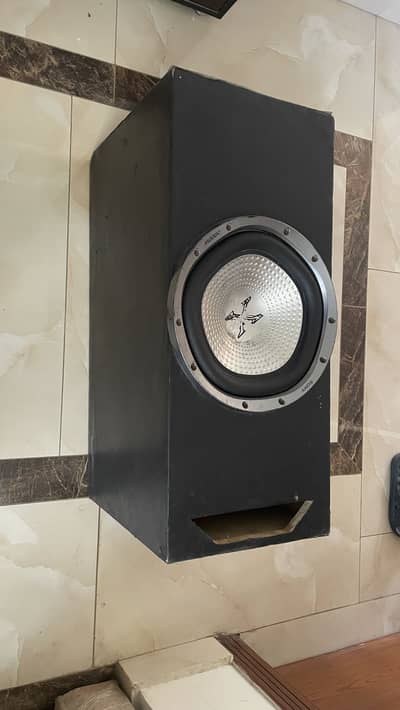 Sony Xplod 2000 W speaker with wooden box