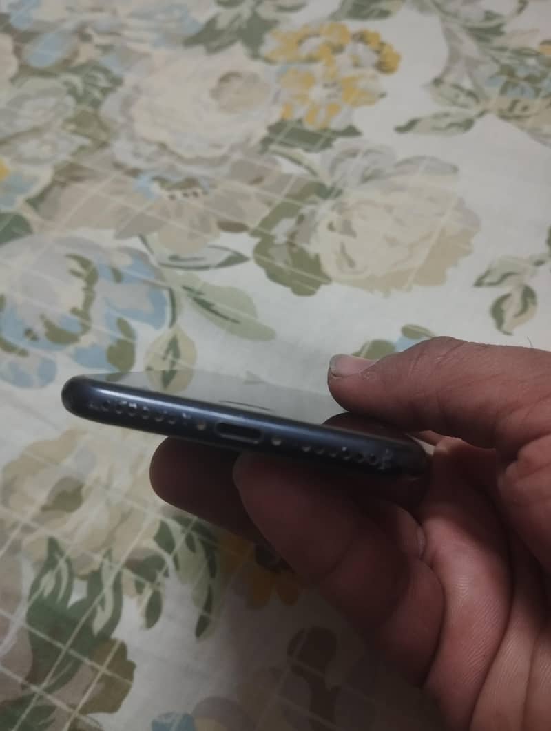 iphone 7 with box 1