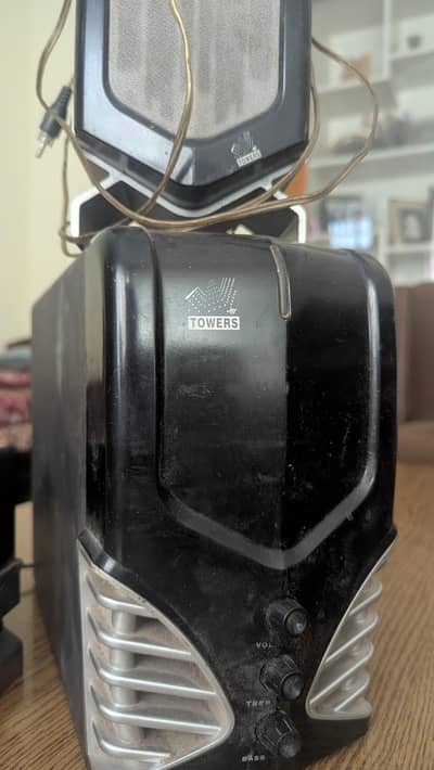 Towers Company woofer+speakers