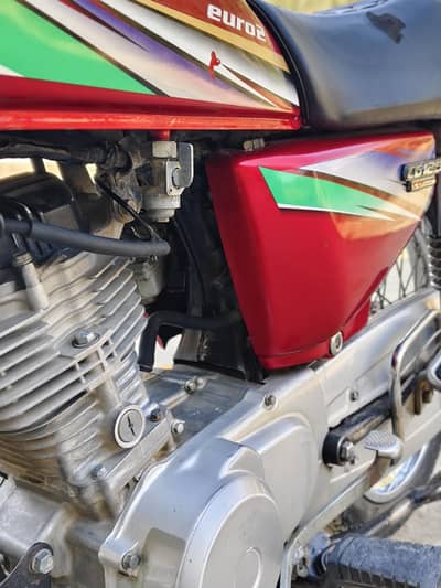 honda 125 Red
