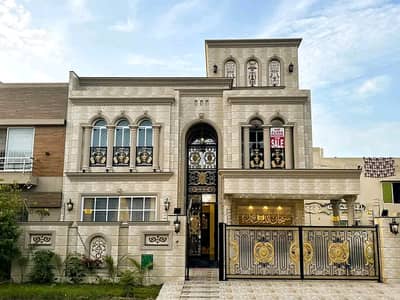 10 Marla Luxury House is Available for Rent in Bahria Town Lahore