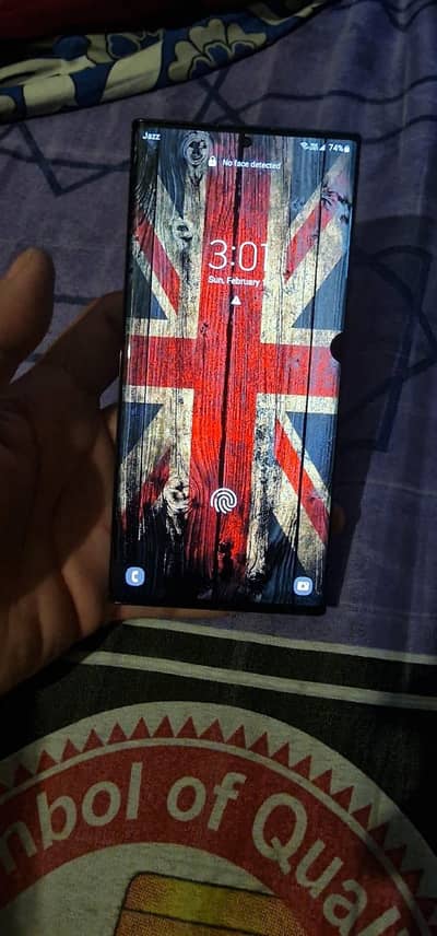 Not 20 ualtr samsung t hain or glass brack hain lakin bhat kum hain