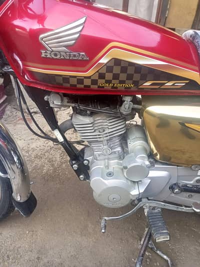 Honda 125 model 2024 first owner golden edition sulf start jeneion
