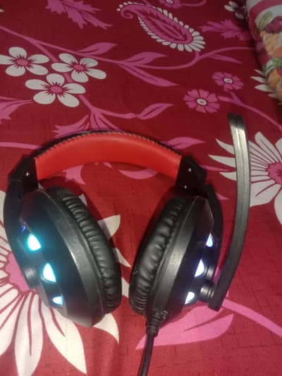 stereo effect headphone RGB lights