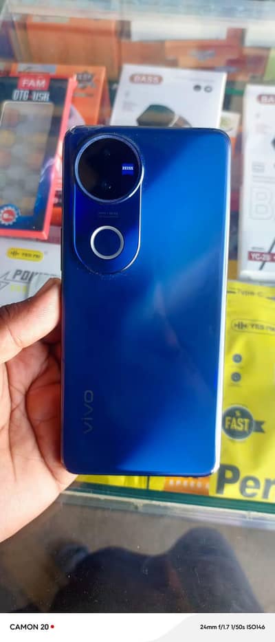 v50 10 by 10 box charger Sath h 12+12 ram 512 memory 03428003963contac