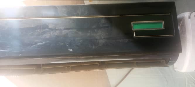 sabro 1.5 ton none invrtr ac good condition gass lock