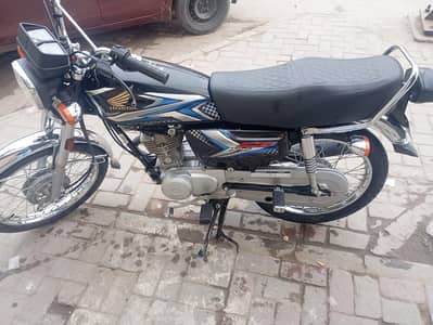Honda CG 125 black 10 by 10 conditionl for sale