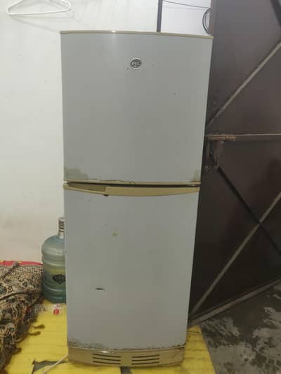 Fridge/Pel Refrigerator Medium size/100% working