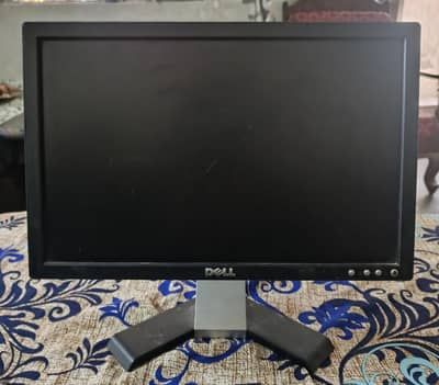 SELLING DELL LCD FOR PC GOOD CONDITION PHONE NUMBER IN DESCRIPTION