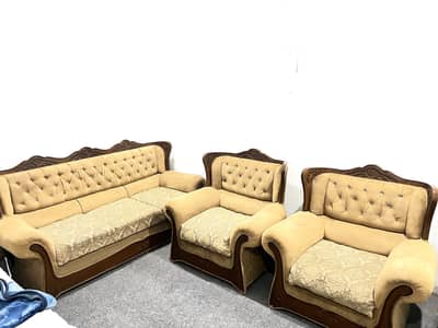 Luxury 5-Seater Tufted Sofa Set for Sale (Peshawar)