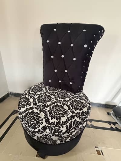 Coffee chairs and table for sale