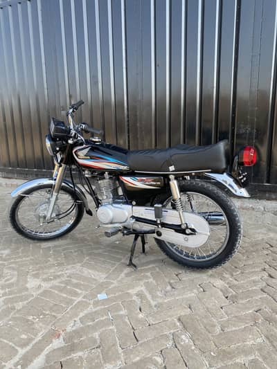 Honda 125 in lush condition