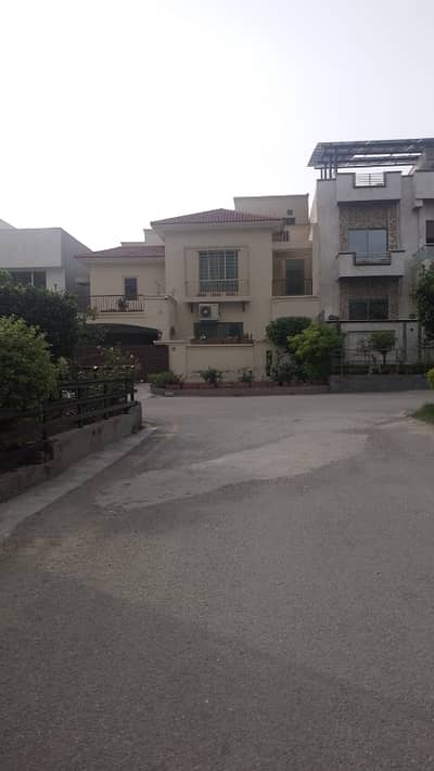 1000 Sq. Ft Flat For Rent