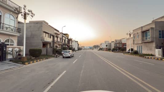 Hot Location 3 Marla Plot Near Entrance & Grand Mosque B Block