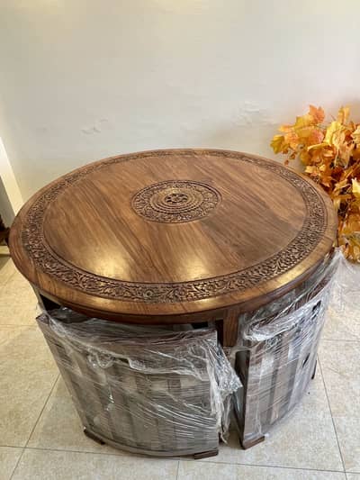 Round Dining table of Real wood