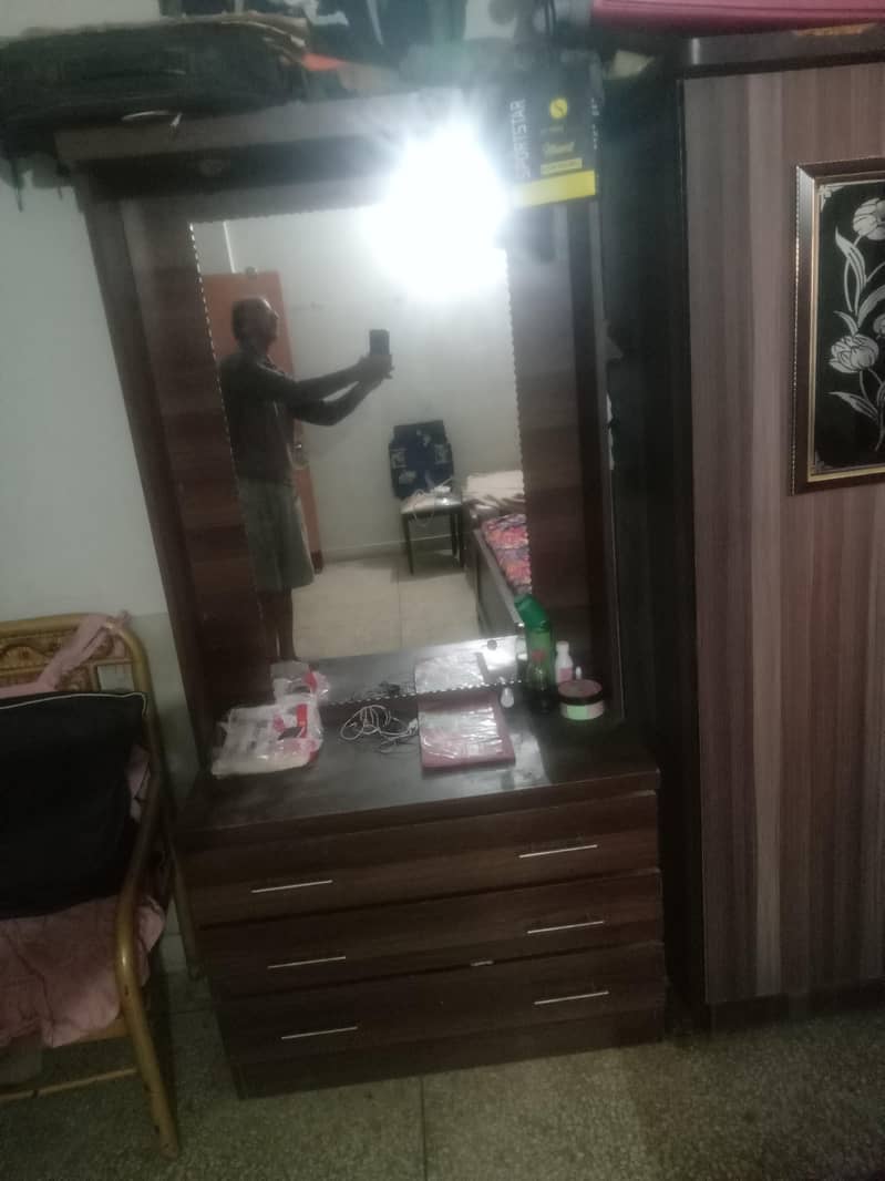 dressing table 0