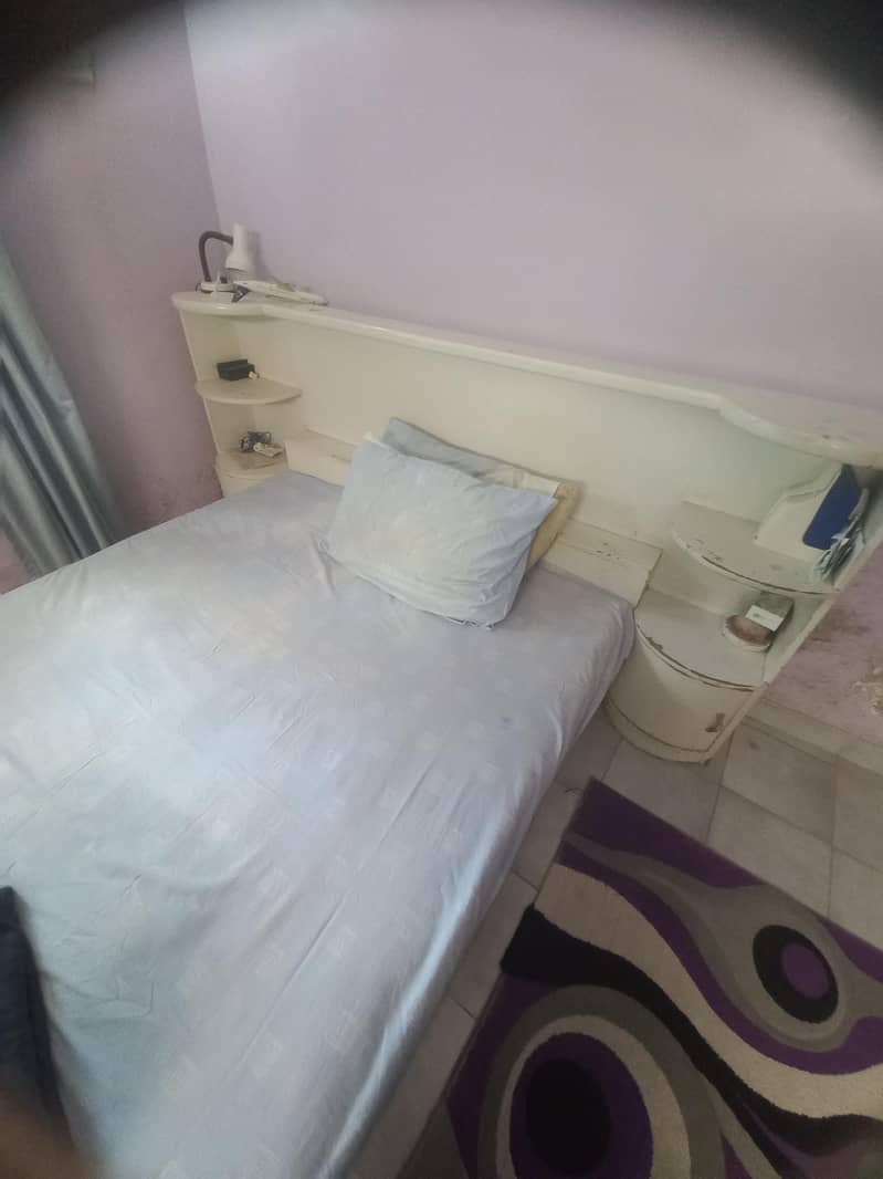 bed wardrobe dressing table mint Condition 0