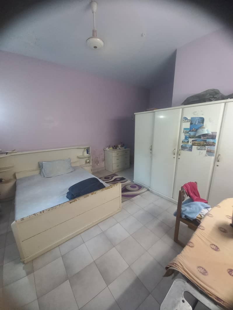 bed wardrobe dressing table mint Condition 2