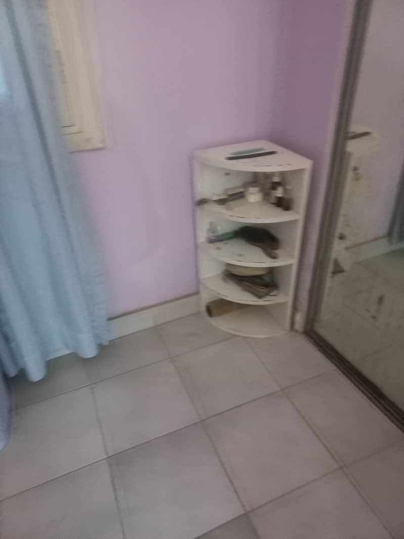 bed wardrobe dressing table mint Condition 5