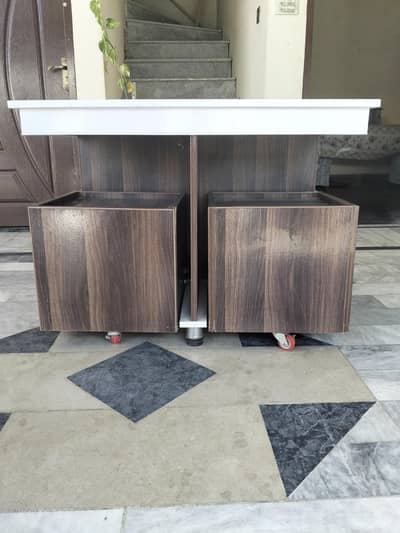 dinning table with stools