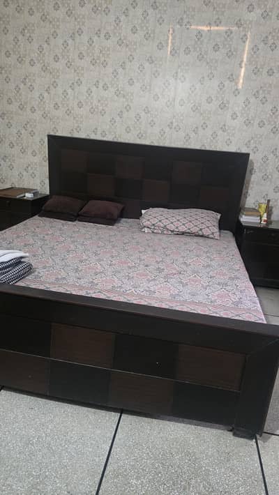 Bed with matress side tables