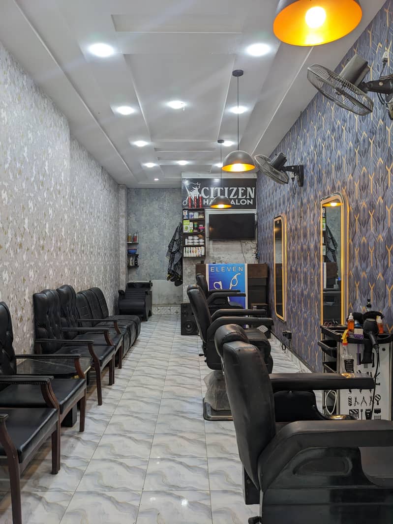 بوائز ہیئر سیلون کے لیے ماہر نائی درکار ہے 2