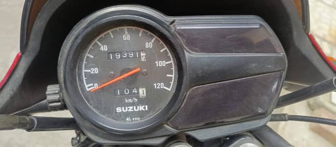 Suzuki motorcycle in 10x10 condition for sale