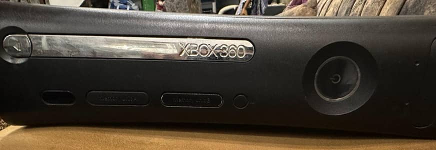Xbox 360 with two wireless controllers with 70 games