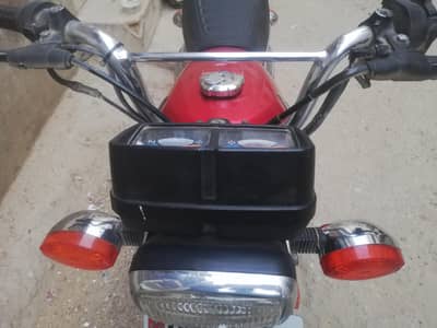 Red Silver 125 Honda special edition 5gear Karachi exc yb ybr 150 70