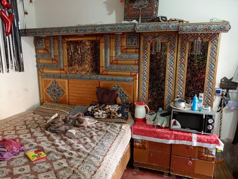 bed set with dressing 0