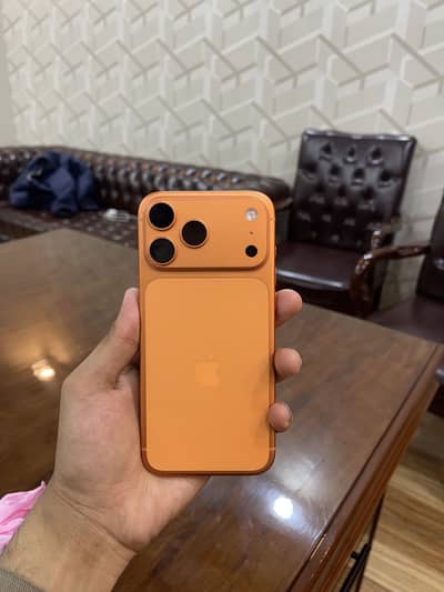 iPhone 17 Pro Max JV 256GB 10/10 condition 25 cycles with box & cable