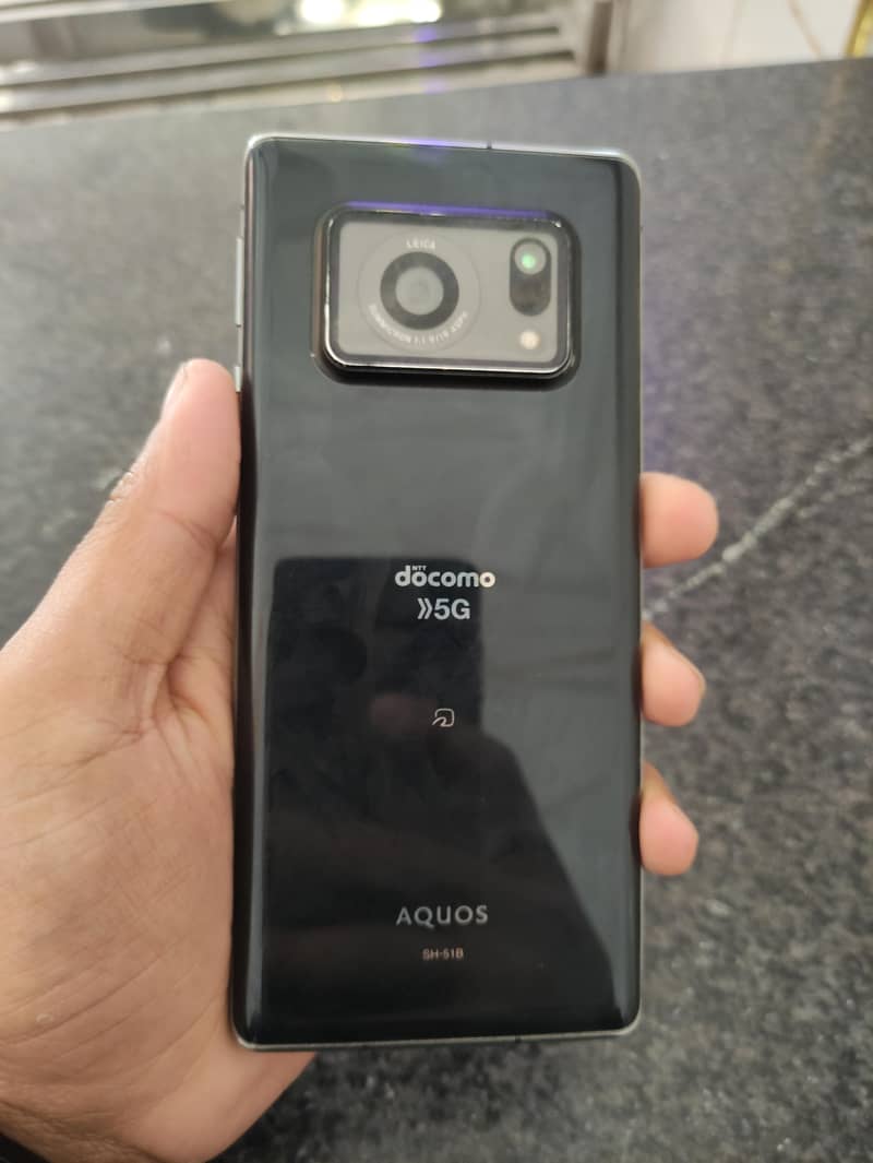 Sharp Aquos R6 8