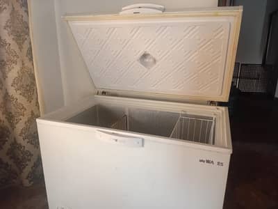 Deep freezer in excellent condition