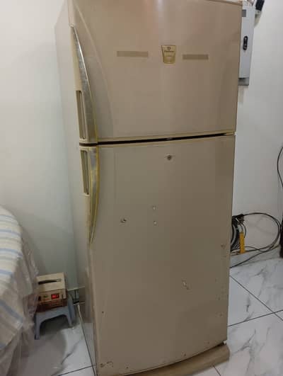 Dawlance Signature Refrigerator – No Rust, Excellent Working Condition