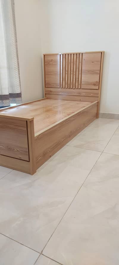Single bed new condition unique look lamination board