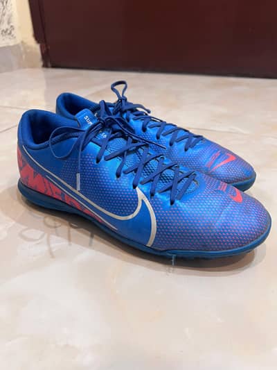 Football shoes for sale/ Men Shoes
