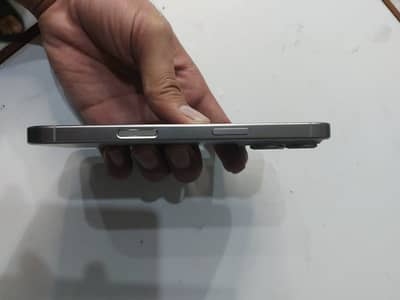 iPhone 16 pro LLA sim lock 256 GB