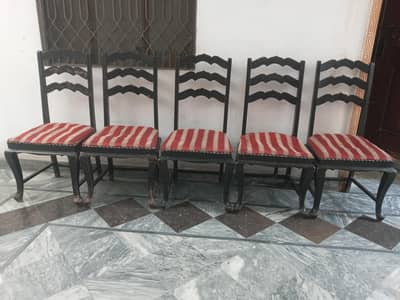 5 Wooden chairs Just 4000