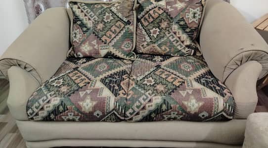 7 Seater sofa set (1 seat damaged) otherwise very good condition