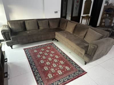 Sparing used Full size L-shape sofa in new condition