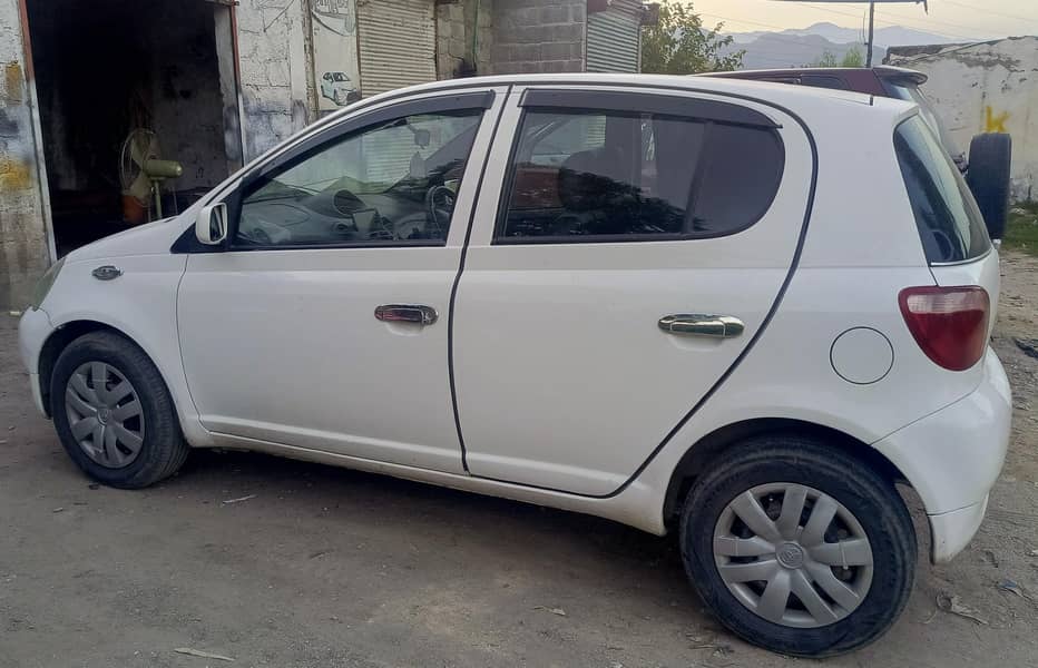 vitz 2000 2