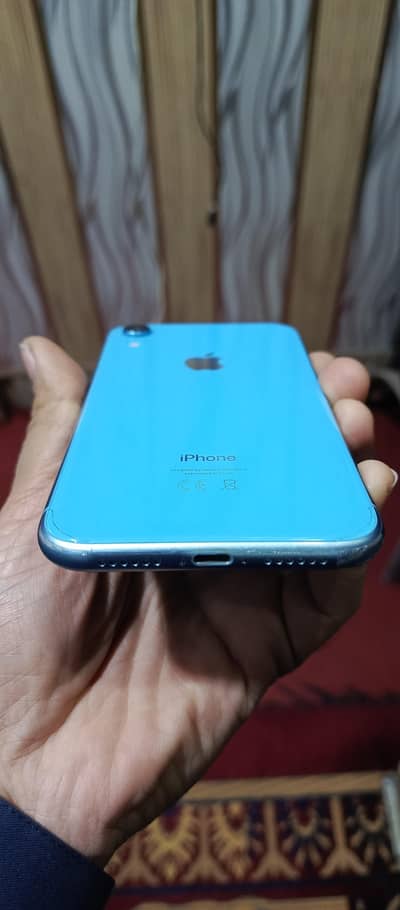 Iphone XR 128 gb scratch less just like a new phone condition 10/10