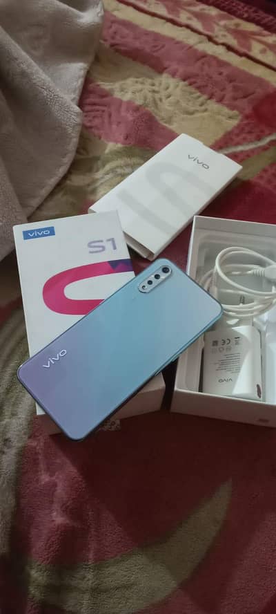 vivo s1 hai bht acha fone 4/128 gb wala