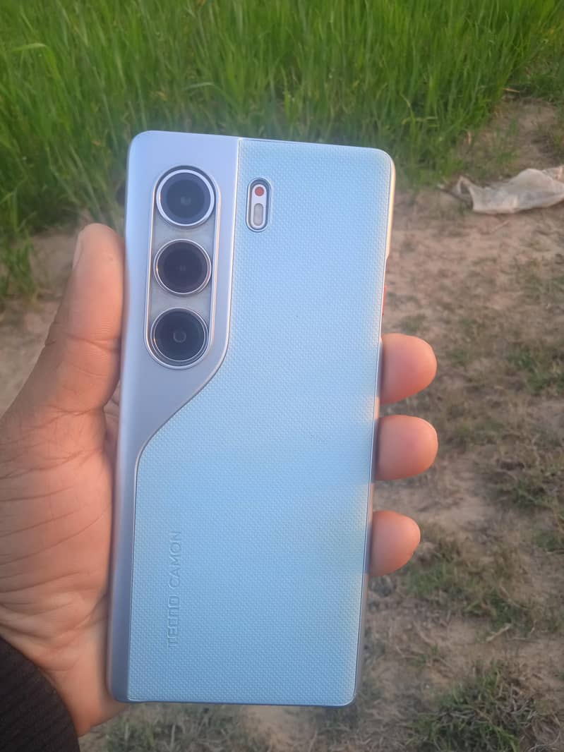 Tecno camon 40 pro 2