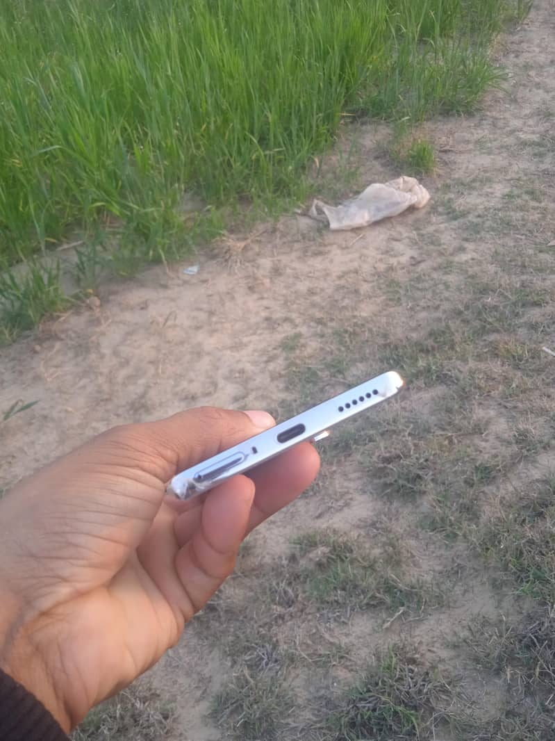 Tecno camon 40 pro 6