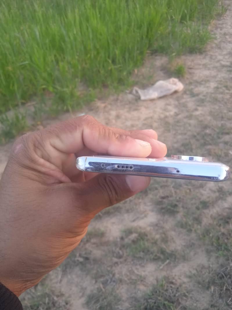 Tecno camon 40 pro 7