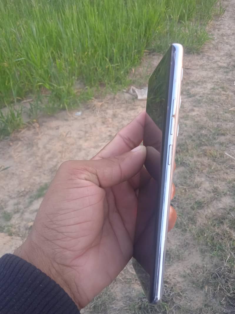 Tecno camon 40 pro 8