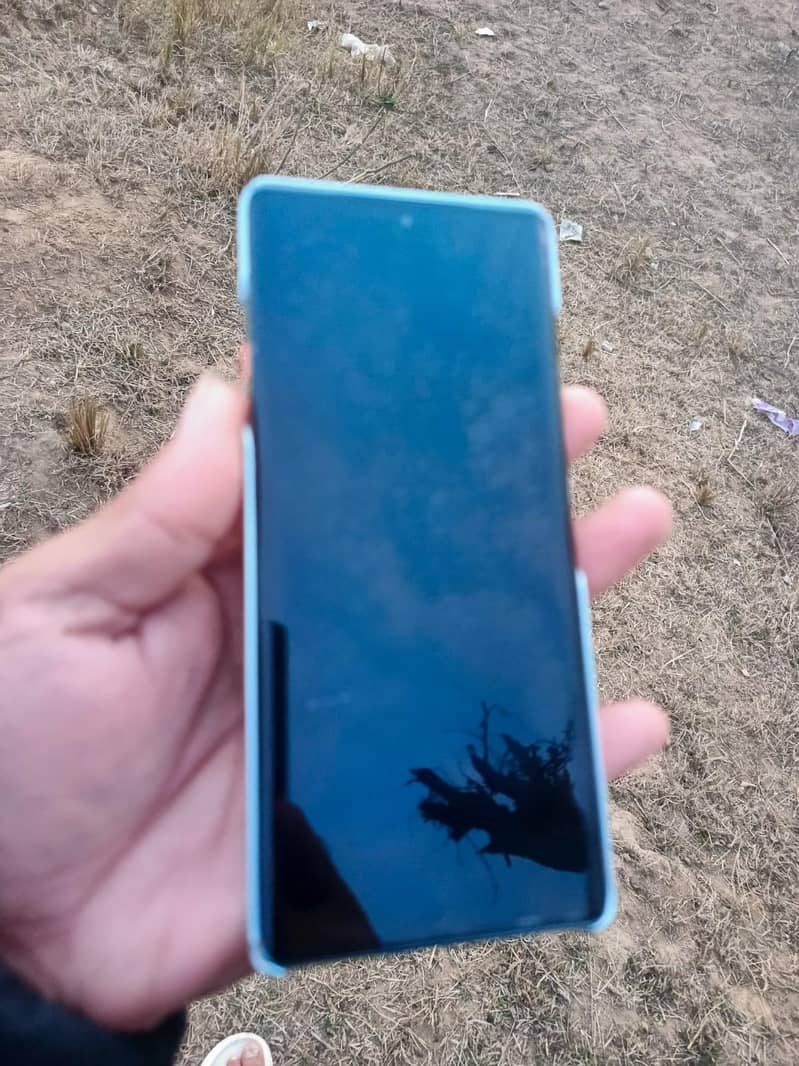 Tecno camon 40 pro 9